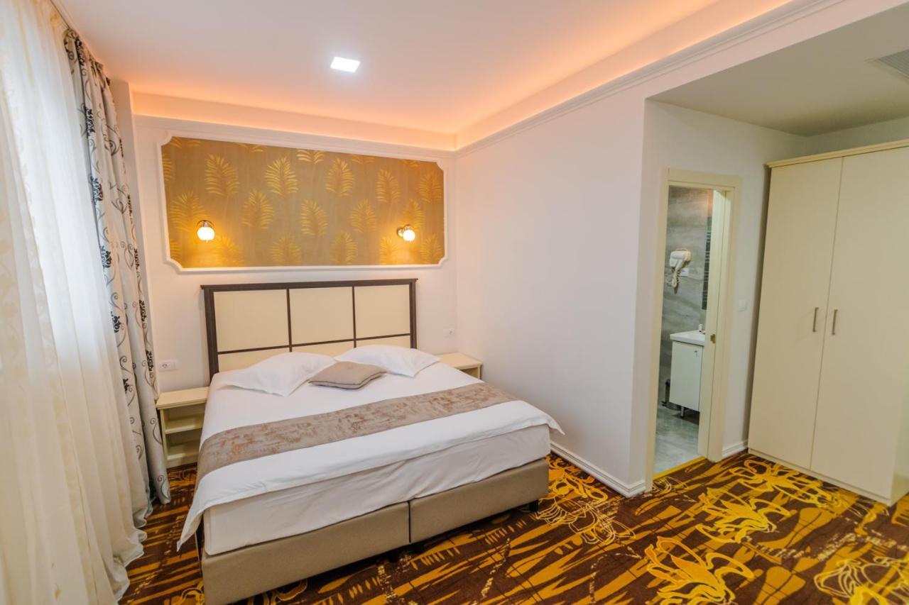 Hostel Parc Фэлтичени Экстерьер фото