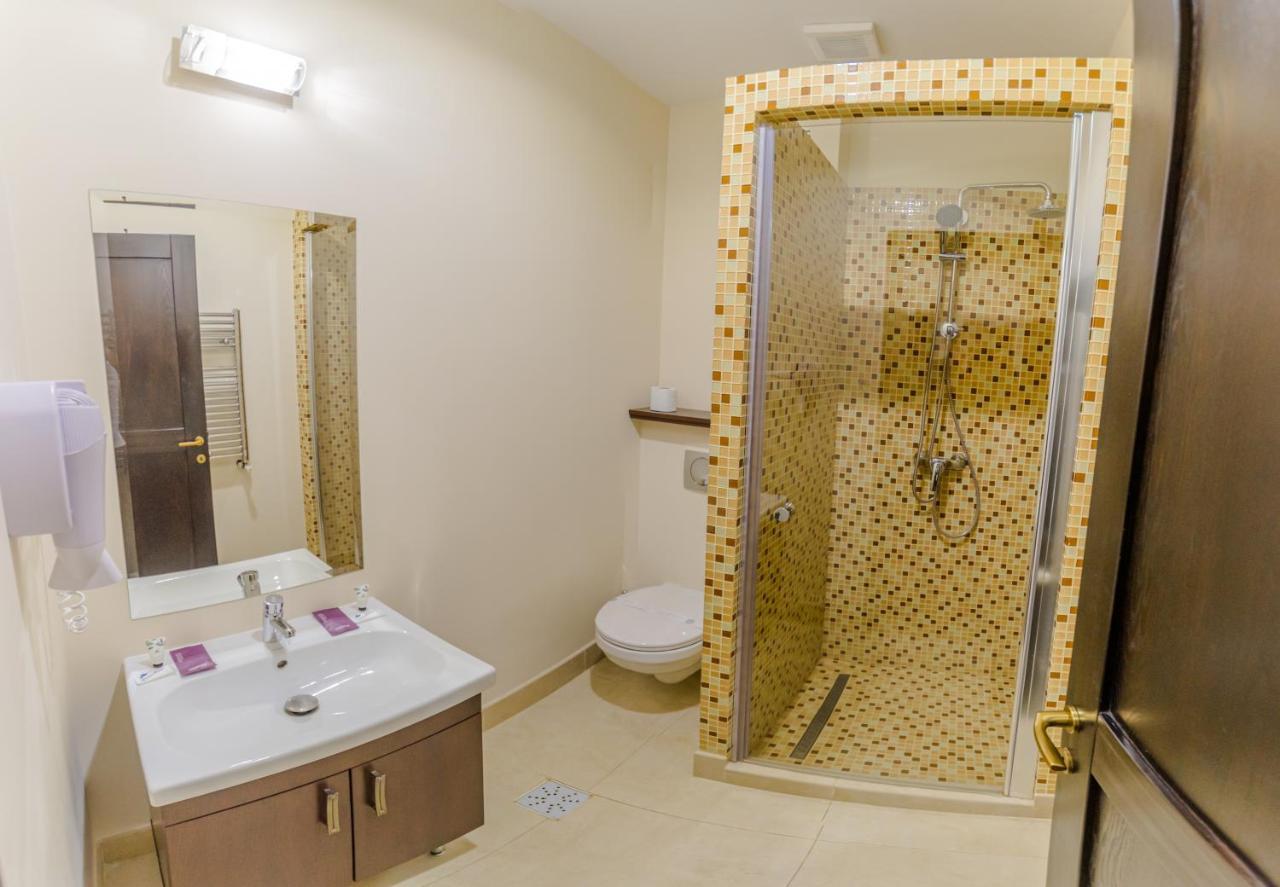 Hostel Parc Фэлтичени Экстерьер фото