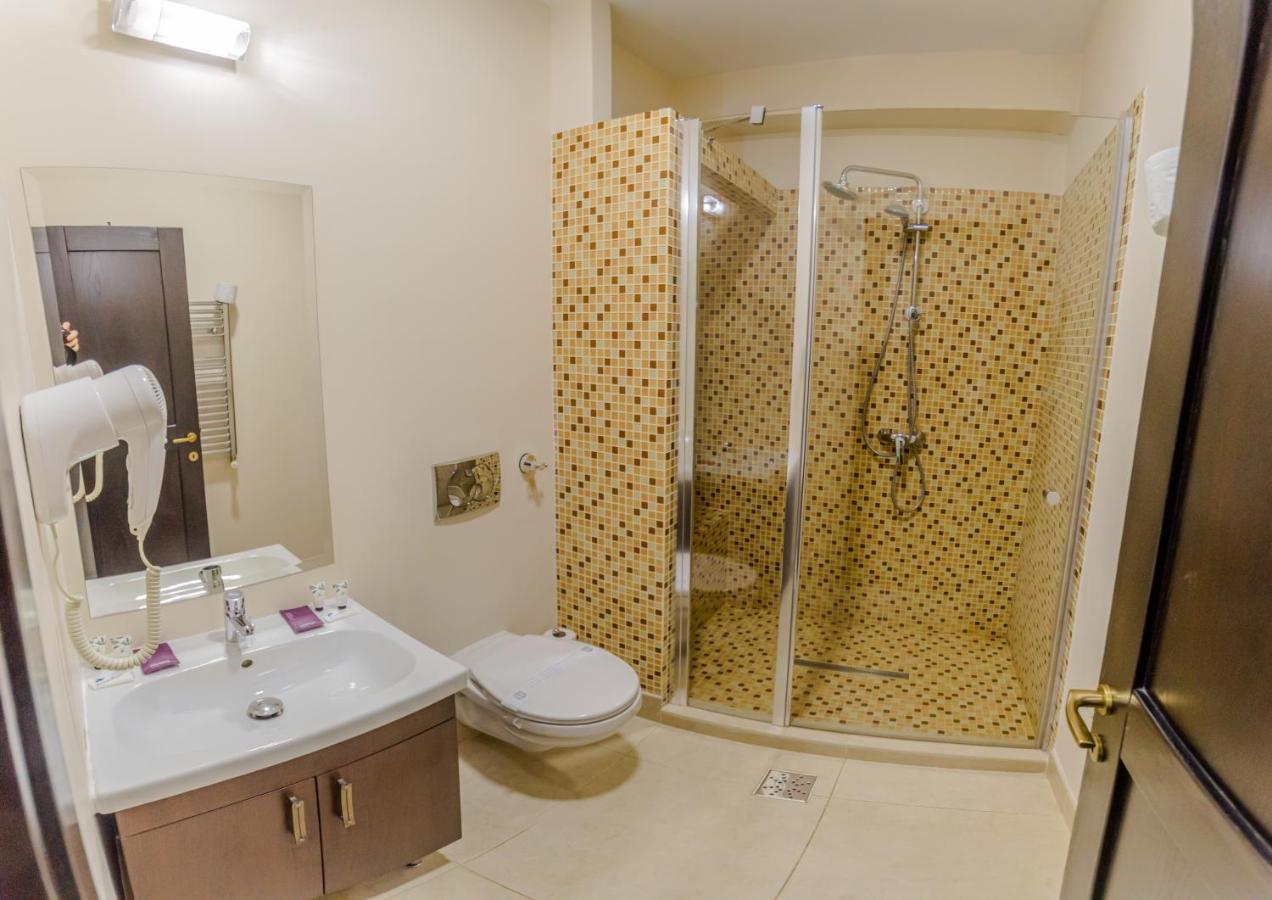 Hostel Parc Фэлтичени Экстерьер фото