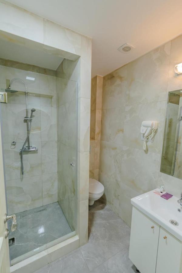 Hostel Parc Фэлтичени Экстерьер фото